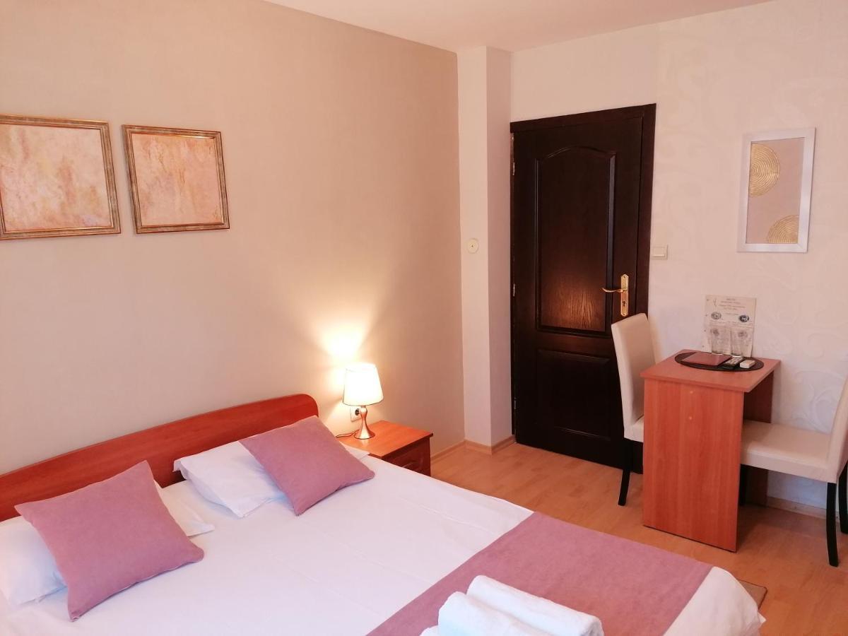 Petkov Family Hotel Blagoevgrad Buitenkant foto