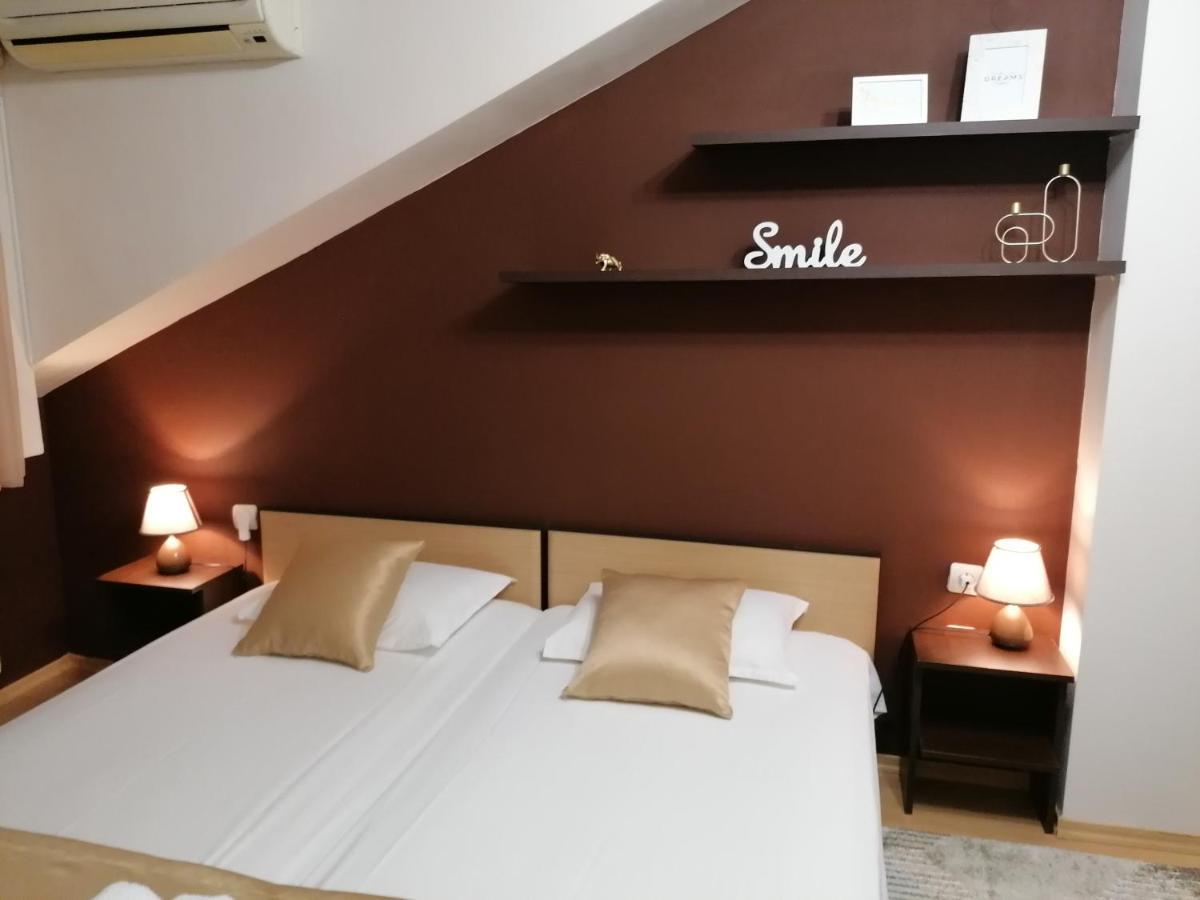Petkov Family Hotel Blagoevgrad Buitenkant foto
